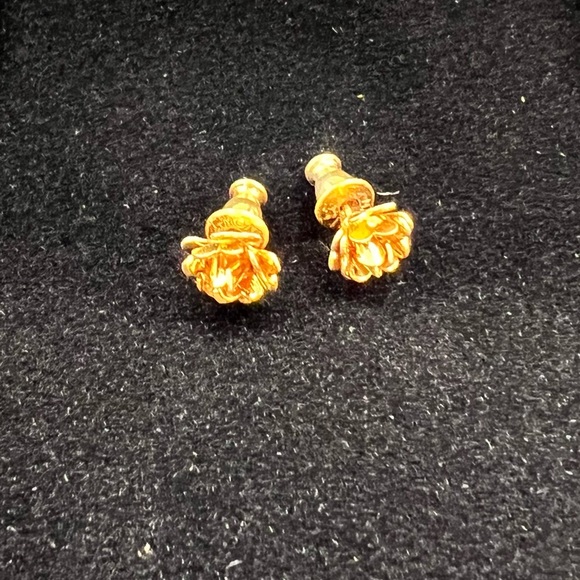Monet Jewelry - MONET| Vintage Flower Stud Earrings 🔥